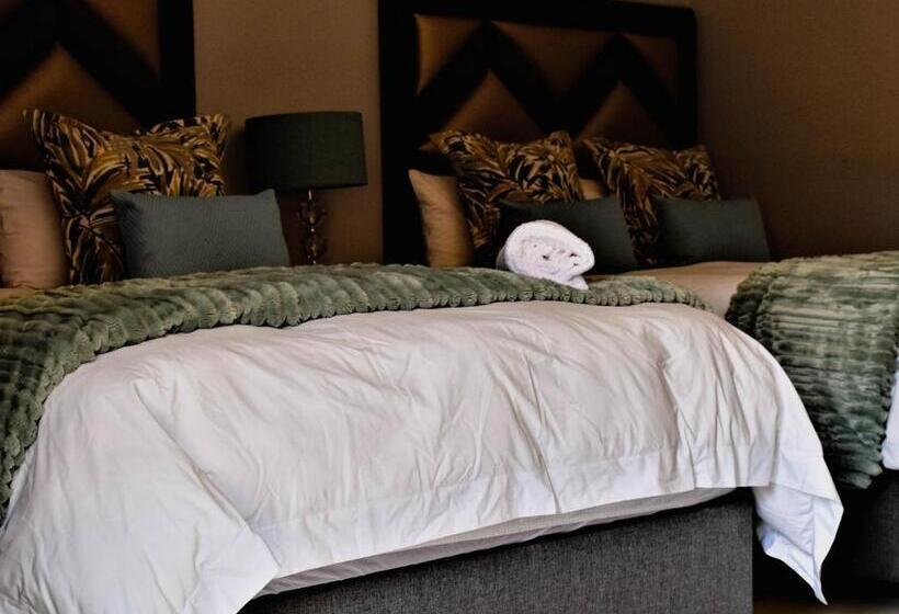 패밀리 룸, Serene Guest Manor