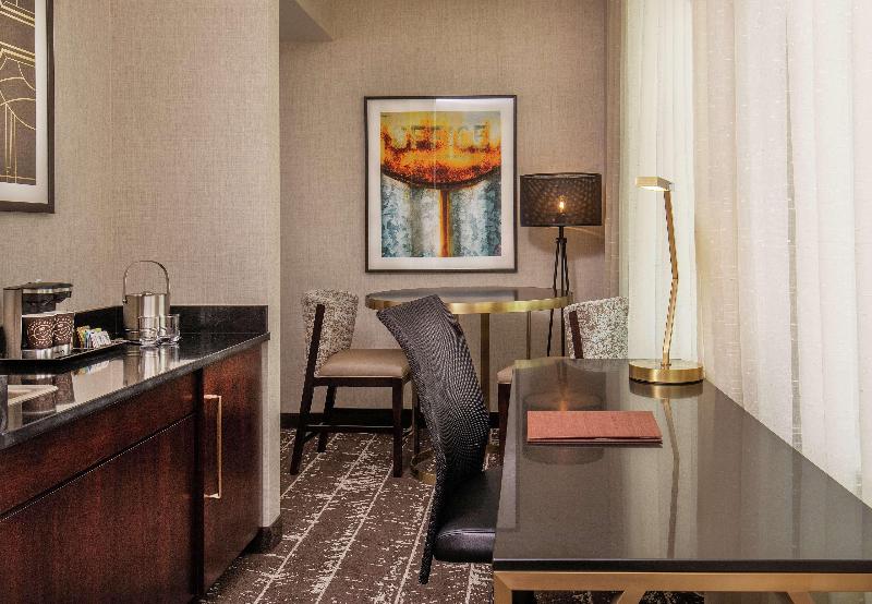 小型套房, Doubletree By Hilton Youngstown Downtown