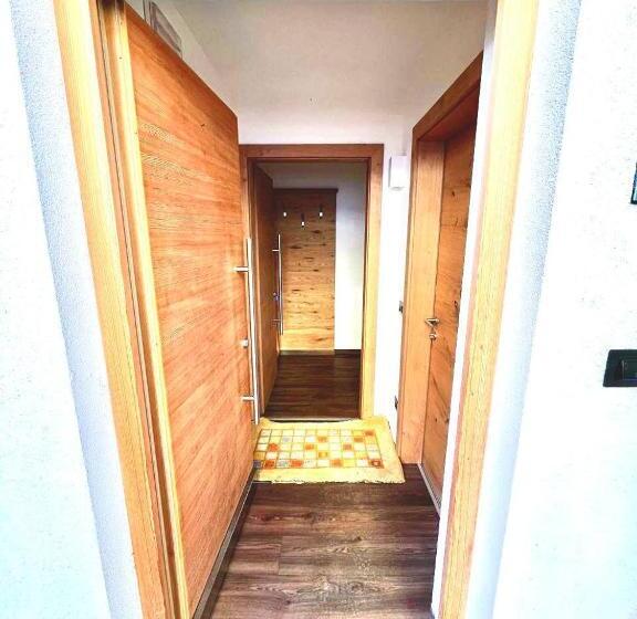 شقة غرفة واحدة, Chalet Marcora