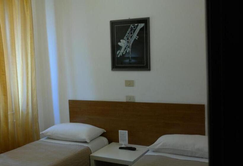 اتاق استاندارد با سرویس بهداشتی مشترک, Houston Livorno   Struttura Esclusivamente Turistica   Not For Business Or Workers