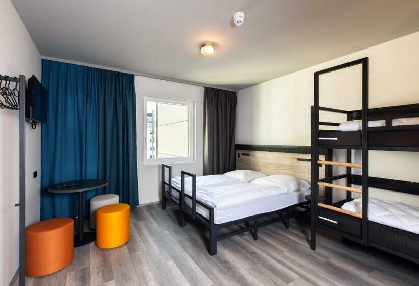 Семейный Номер, a&o Frankfurt Ostend