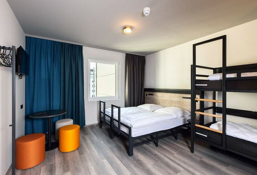 Семейный Номер, a&o Frankfurt Ostend
