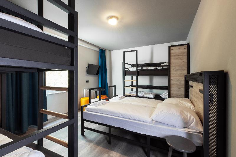Номер Стандарт Трехместный, a&o Frankfurt Ostend