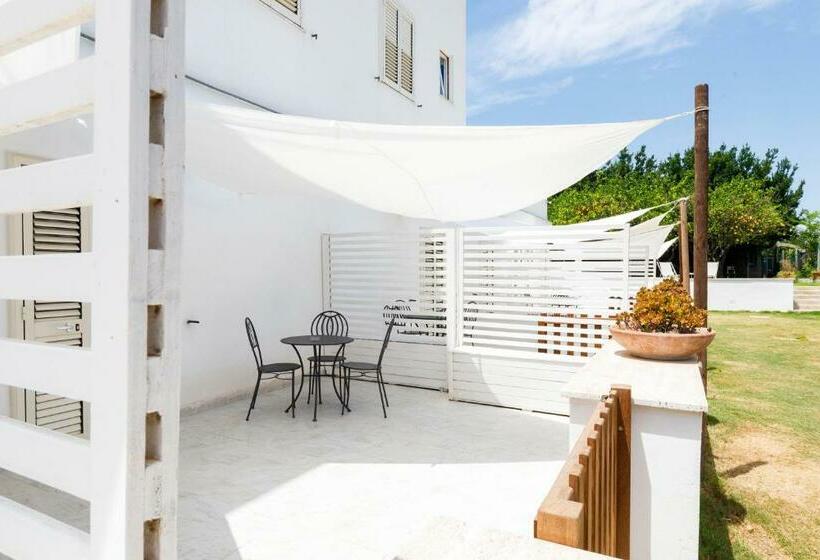 标准三人间, La Casa Sul Faro