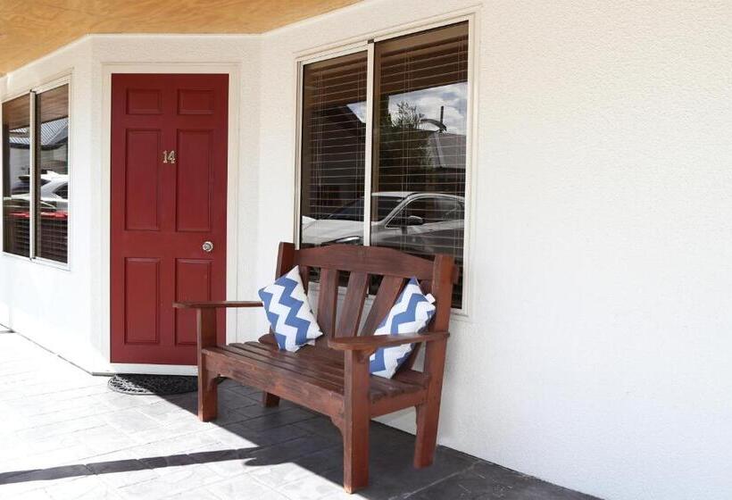 Студия Стандарт, Havelock North Motor Lodge