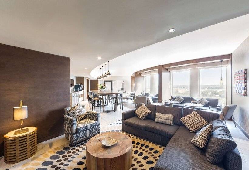 سوییت جونیور با چشم‌انداز استخر, Radisson Collection Hotel Bamako