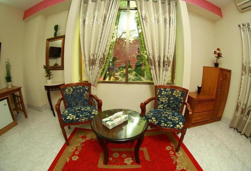 اتاق لوکس خانوادگی, Farmis Garden