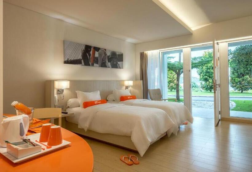 Номер Стандарт Вид на Бассейн, Harris Resort Barelang Batam