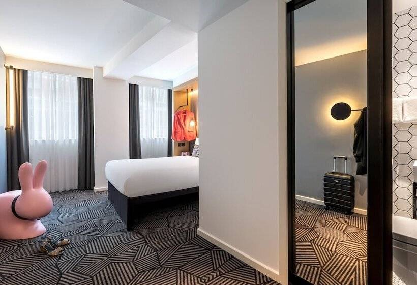 Номер Deluxe, Assembly Leicester Square