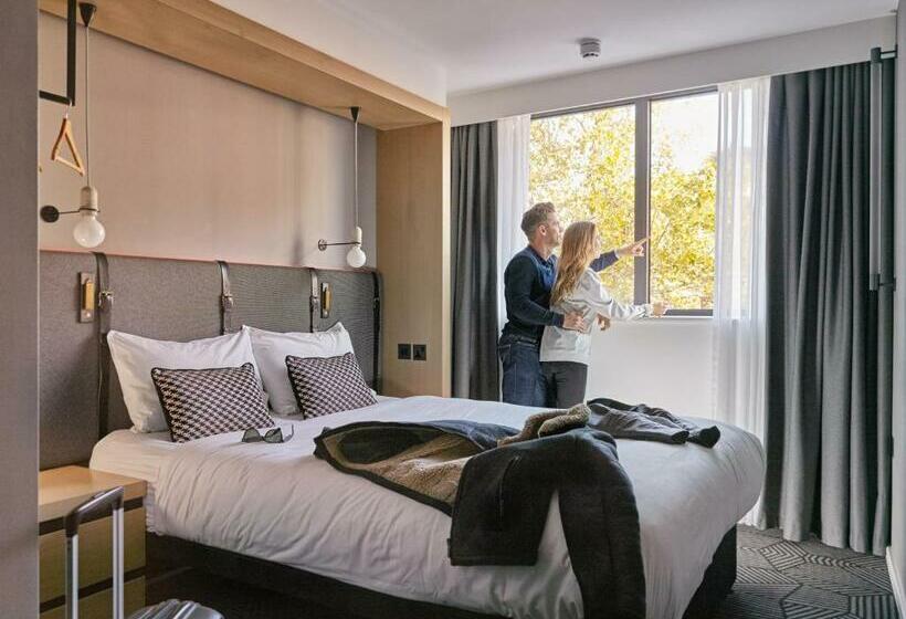 Номер Deluxe, Assembly Leicester Square