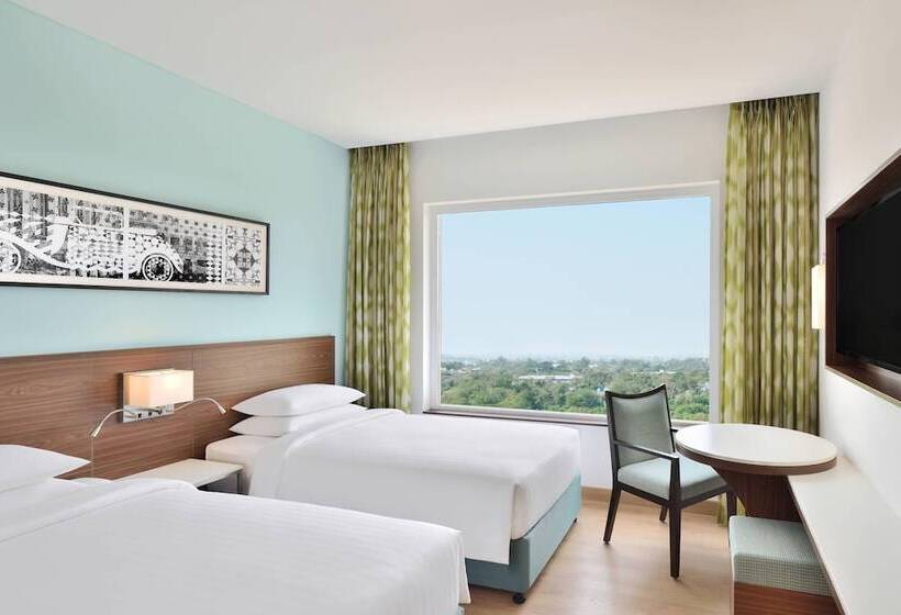 Номер Premium Вид на Бассейн, Fairfield By Marriott Sriperumbudur