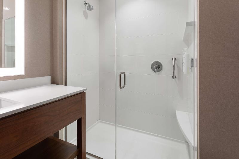 Quarto Estandar Cama King, Hampton Inn Nashville Airport Century Place, Tn