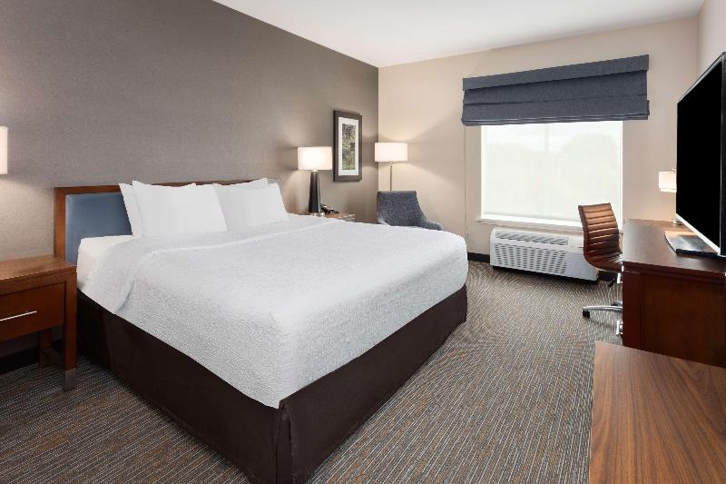 Quarto Estandar Cama King para Deficientes Físicos, Hampton Inn Nashville Airport Century Place, Tn