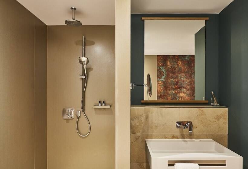 Номер Премиум, Indigo Dresden   Wettiner Platz, An Ihg