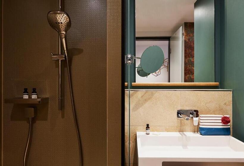 Номер Премиум, Indigo Dresden   Wettiner Platz, An Ihg
