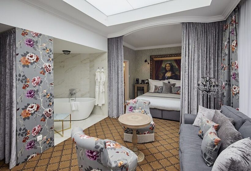 סוויטה, Mystery Hotel Budapest
