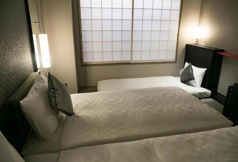 Quarto Triplo Estandar, Resol Trinity Kyoto