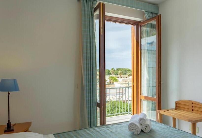 サイドオーシャンビュースタンダードルーム, Albergo Auralba