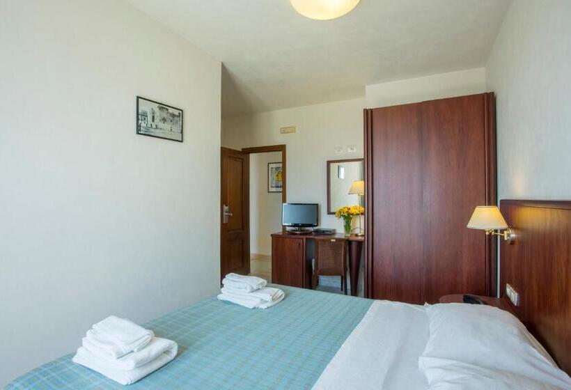 Номер Стандарт Вид на Море, Albergo Auralba