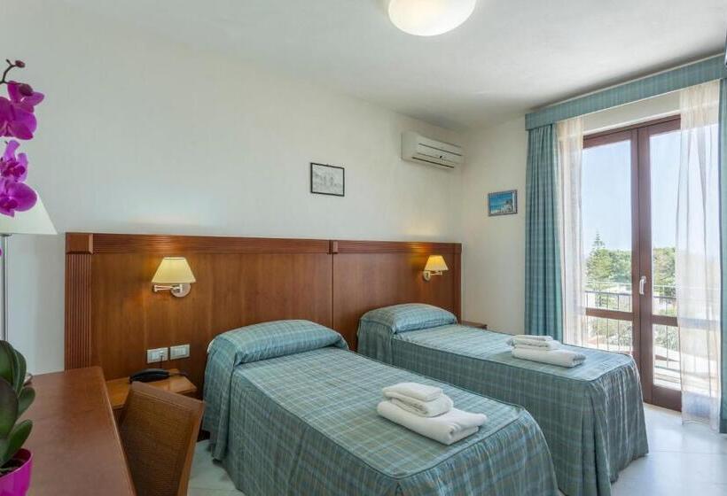 オーシャンビュースタンダードルーム, Albergo Auralba