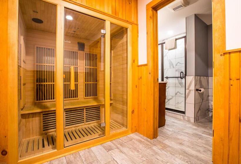 Семейный Номер, Garnet Hill Lodge
