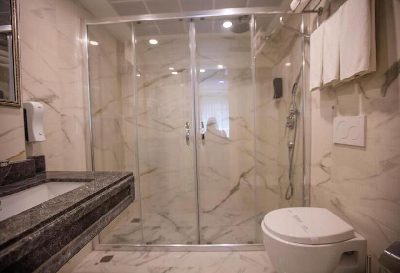 اتاق لوکس سه تخته, Palde Hotel & Spa