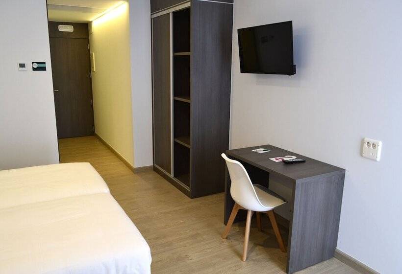 이코노미 룸, Alda Estacion Ourense