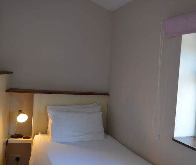 Номер Стандарт, The Ilchester Arms Hotel, Ilchester Somerset