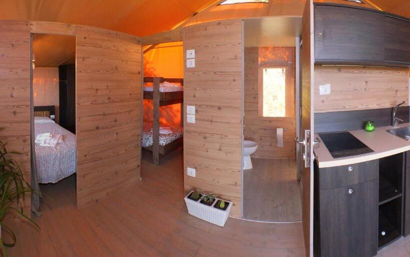 چادر با خدمات رفاهی استاندارد, Agriturismo Le Rondini Di San Bartolo