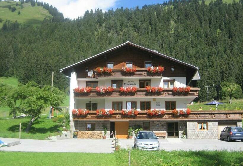 Номер Стандарт, Haus Bergfrieden
