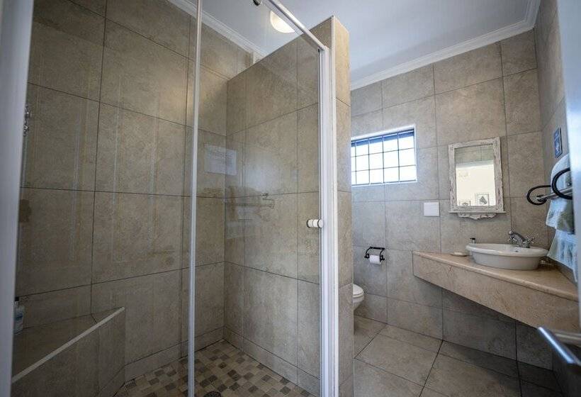 Студия Стандарт, The Lookout Guest House