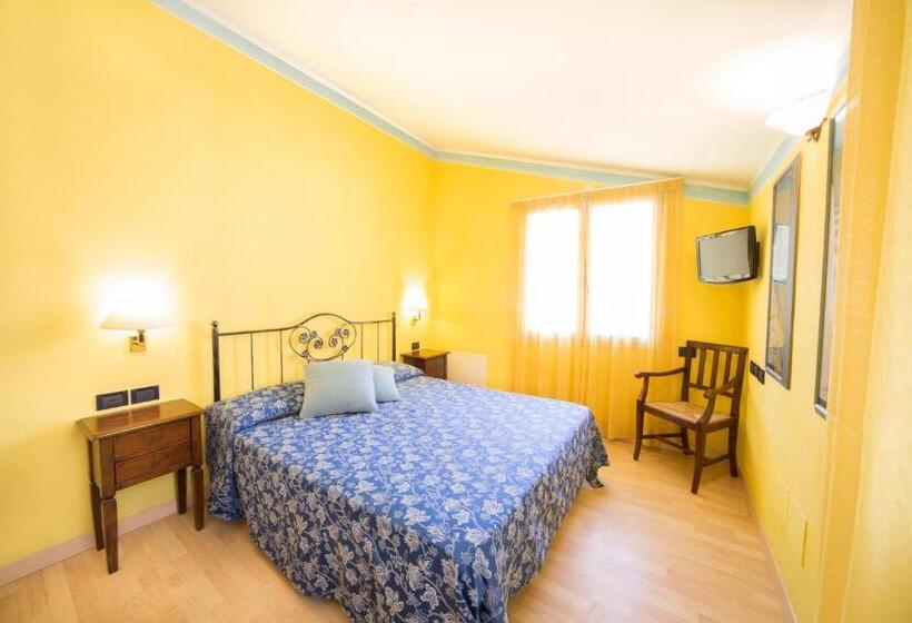 Апартаменты 2 Спальни, World Village Apartments