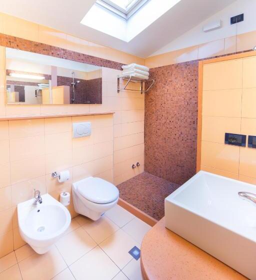Апартаменты 1 Спальня с Балконом, World Village Apartments