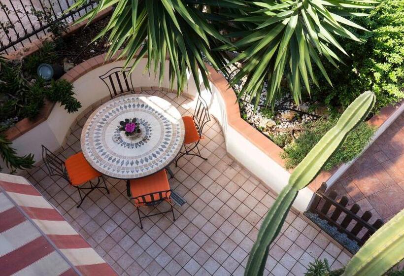 Апартаменты Внутренние 1 Спальня, World Village Apartments