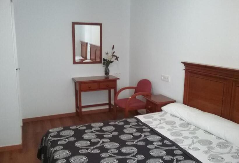 Номер Стандарт Трехместный, Hostal Cabrera