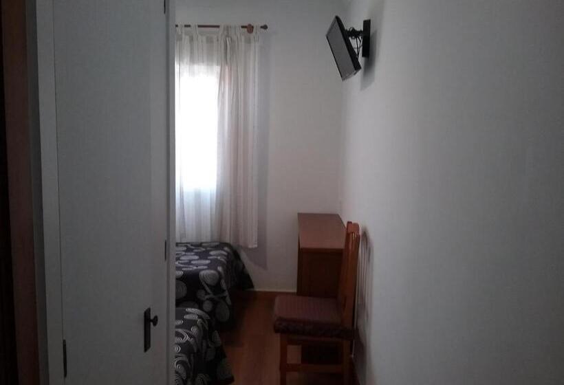 اتاق لوکس, Hostal Cabrera