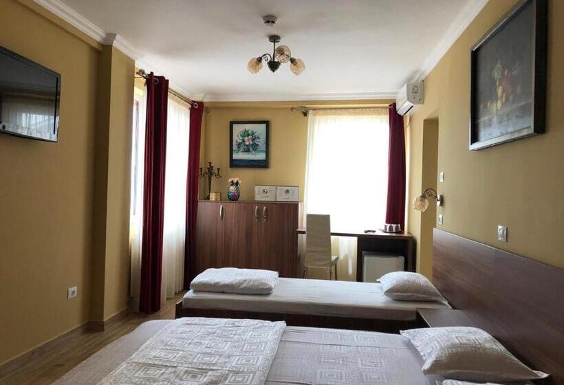 Quarto Triplo Comfort, Pension Aroma