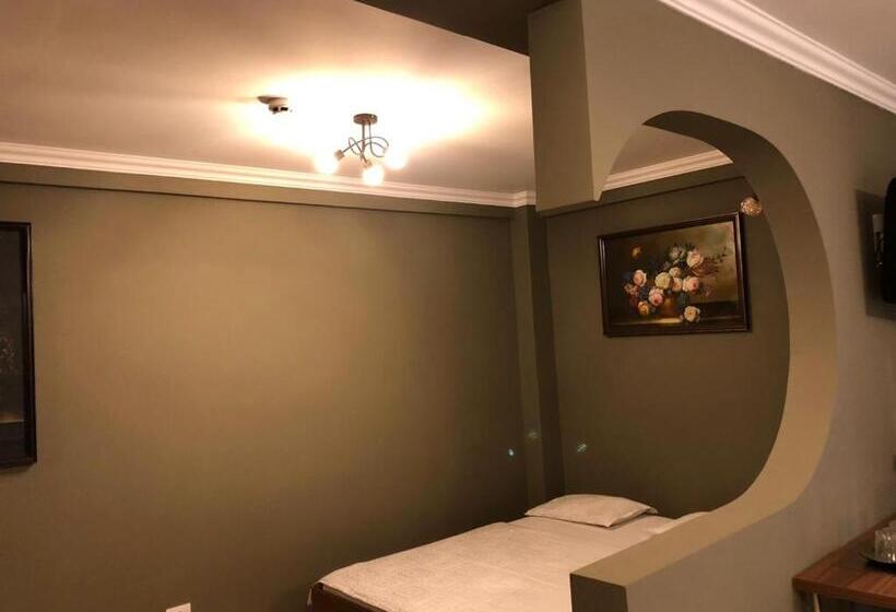 Quarto Familiar, Pension Aroma