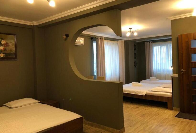 Quarto Familiar, Pension Aroma