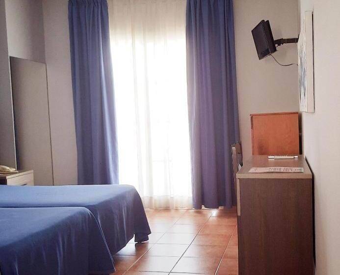 Трехместный Номер Базовый, Hostal La Colonia