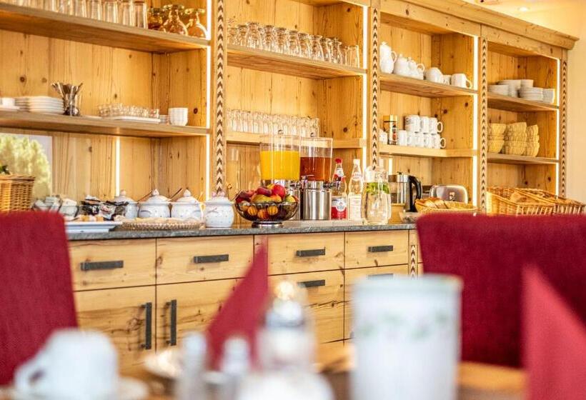 Suite with lake view, Boutique Hotel Angerer