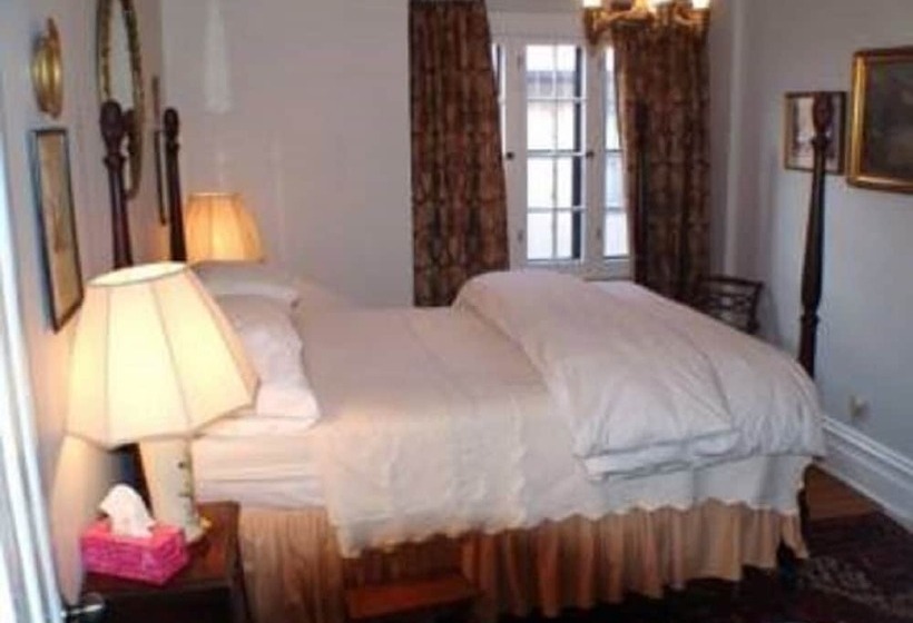 סוויטה, Ashbury House B&b