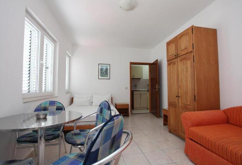 استودیوی استاندارد, Apartments Memidz
