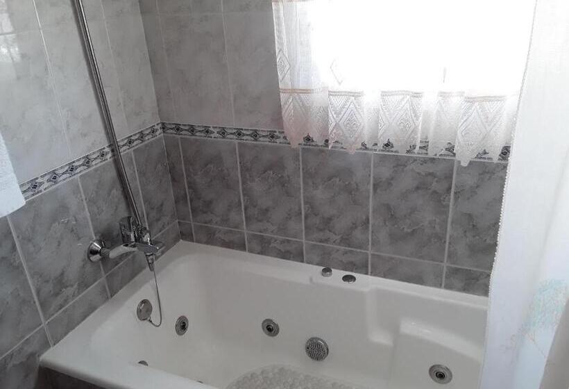 اتاق سوپریور با وان آب گرم, Hostal San Andres