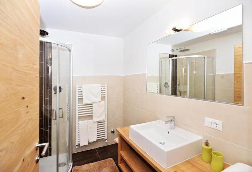2 Bedroom Apartment Garden View, Haus Artus