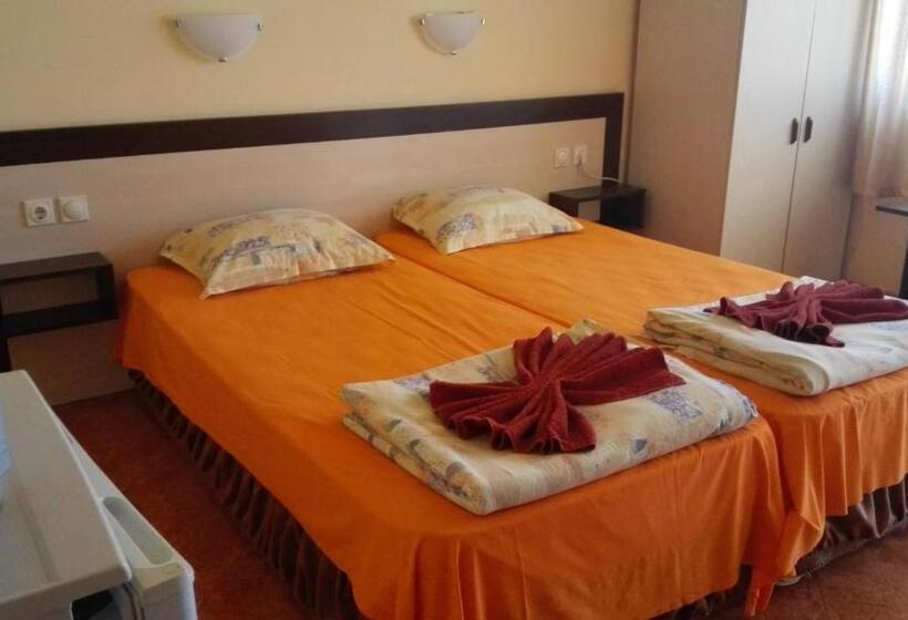 Номер Стандарт с Балконом, Guest House Stoyanovi