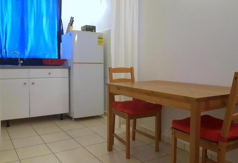 استودیوی استاندارد, Orange Rembrandt Studio Apartments