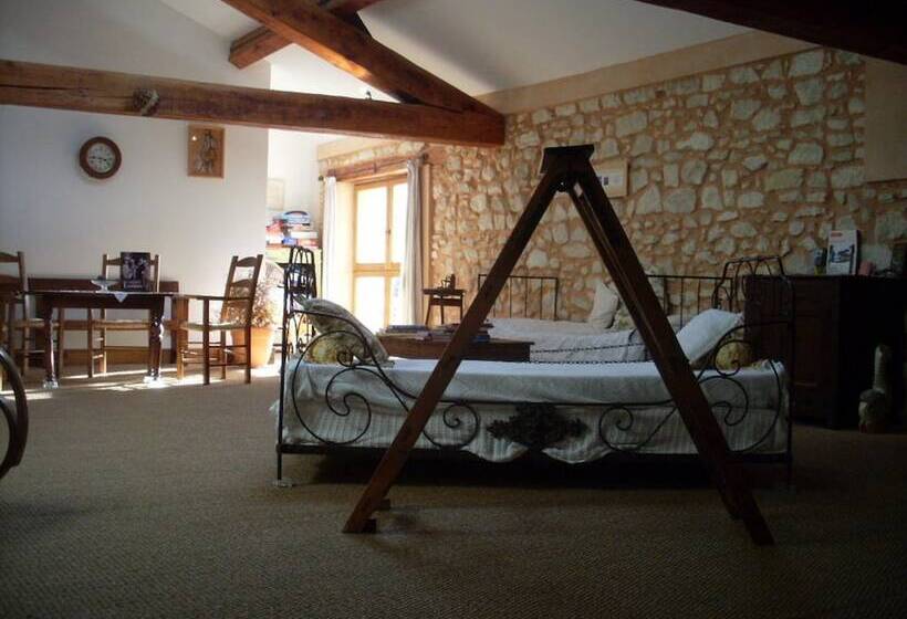 Номер Стандарт Трехместный, Chambres D Hotes Domaine De Beaupre
