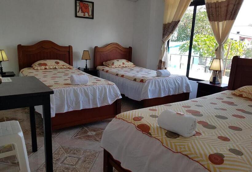 Номер Стандарт Трехместный, Hostal Cerro Azul