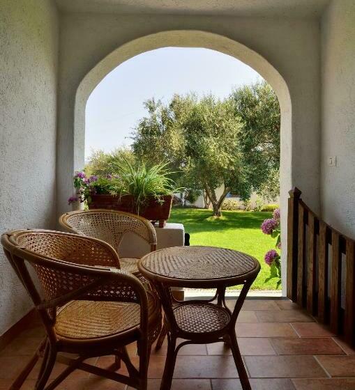 חדר סטנדרט לשלושה, Agriturismo Guthiddai